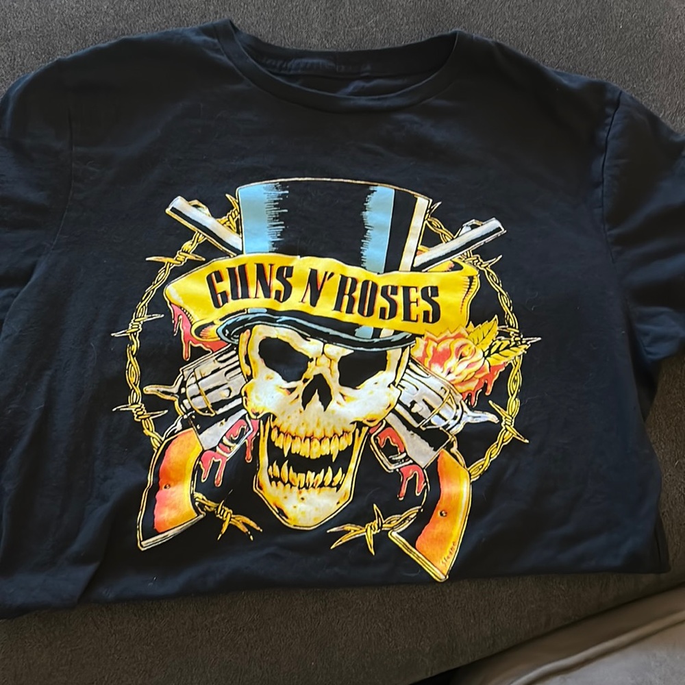 🚨OFFICIAL MERCH🚨 Guns n’ roses T (bought in Mexico)